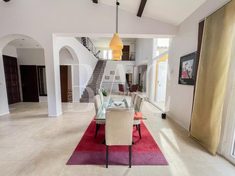 Villa - 310 m² - 8 pièces