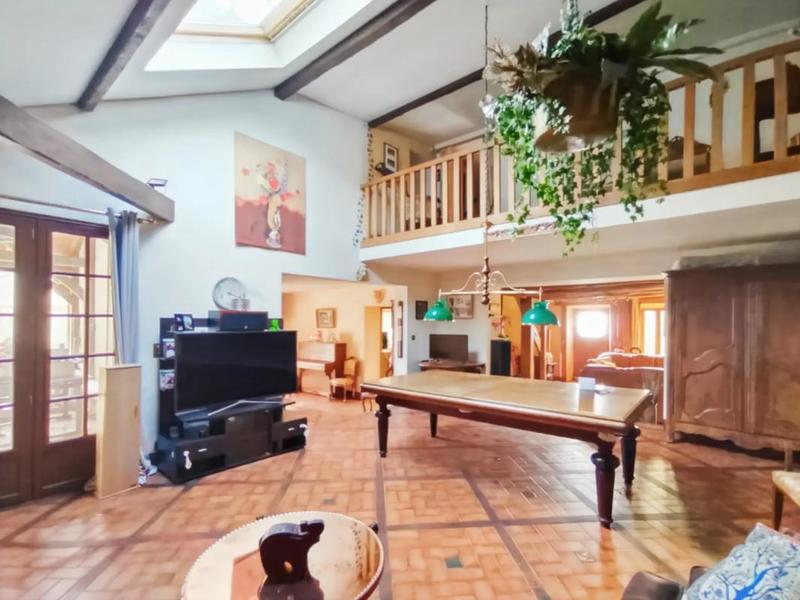 Maison - 211 m² - 7 pièces