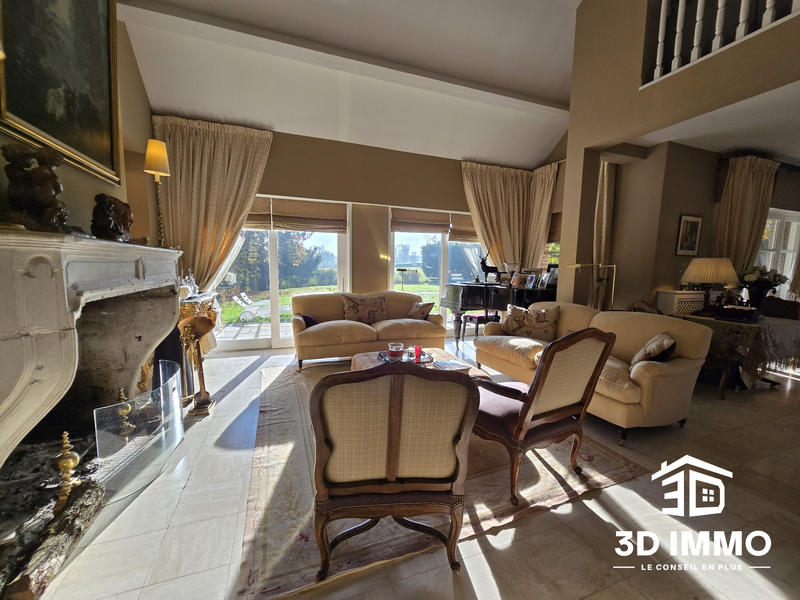 Maison - 275 m² - 12 pièces