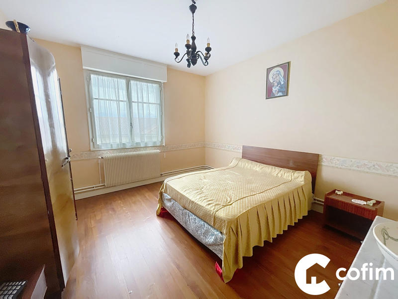 Maison traditionnelle - 236 m² - 10 pièces