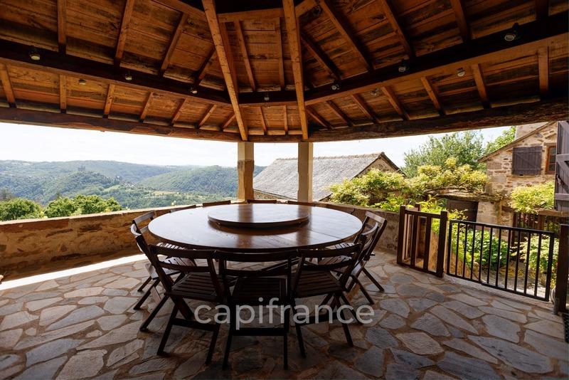 Propriété - 630 m² - 18 pièces