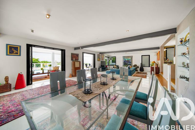 Maison - 235 m² - 7 pièces