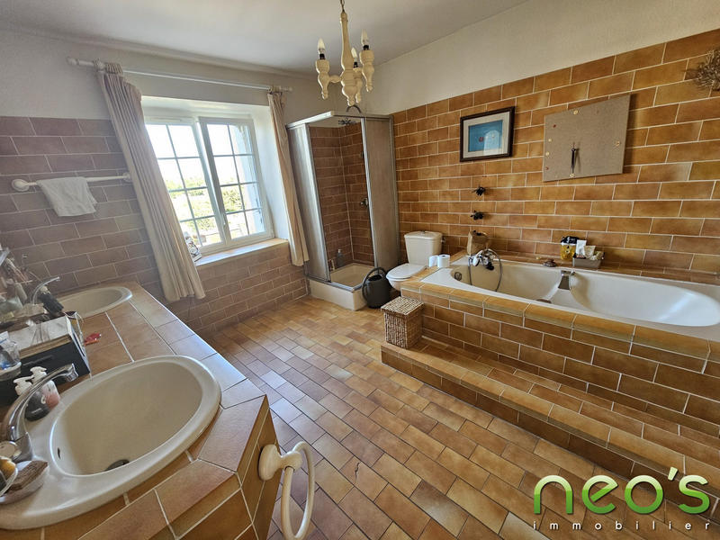 Maison - 240 m² - 10 pièces