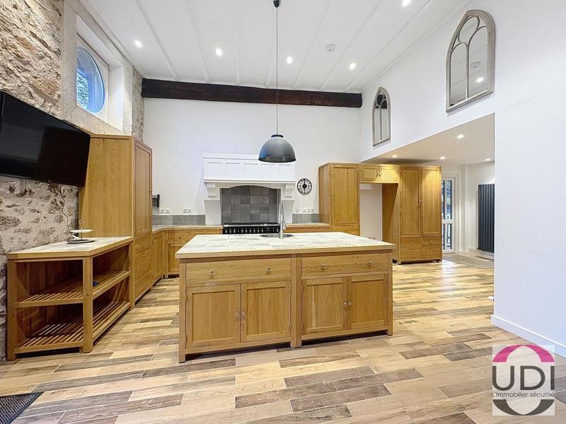 Maison - 196 m² - 7 pièces