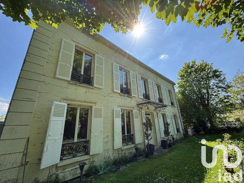 Maison - 340 m² - 10 pièces