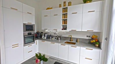 Maison - 327 m² - 13 pièces