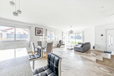 Maison - 125 m² - 4 pièces