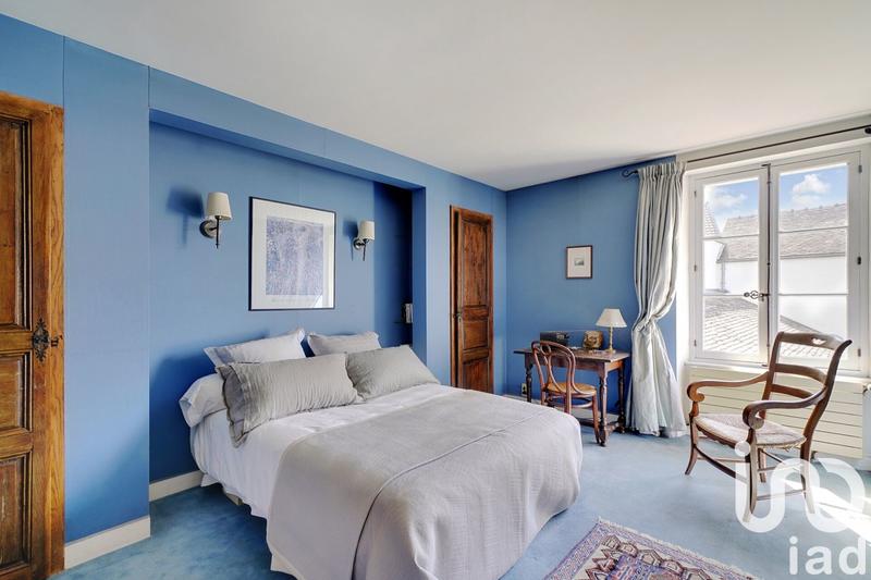 Maison - 230 m² - 8 pièces