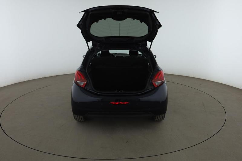 Peugeot 208 1.6 Blue-HDi Style 5p 75 ch