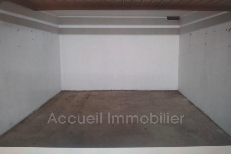 Parking / Garage - 12 m²