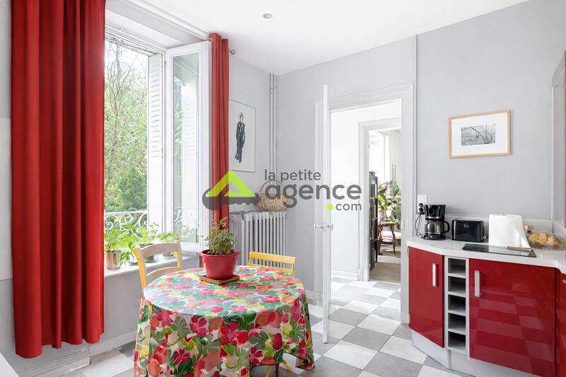 Maison - 330 m² - 13 pièces