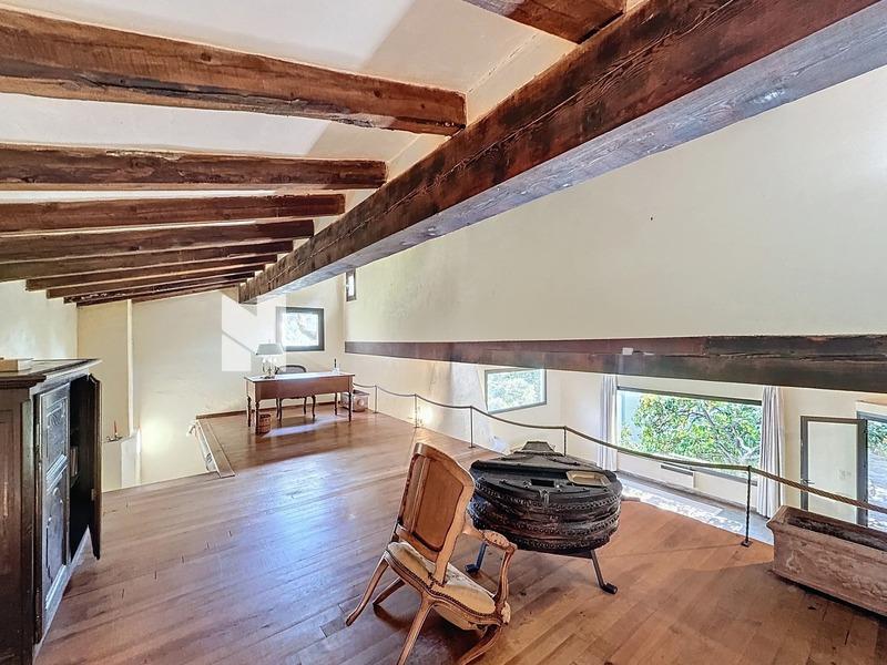 Propriété - 650 m² - 14 pièces