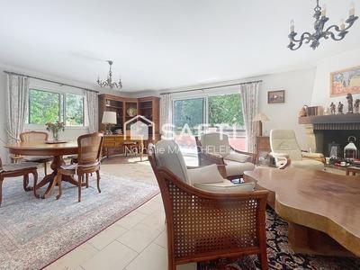 Villa - 211 m² - 7 pièces