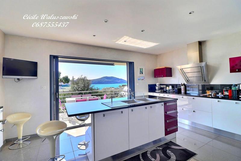 Demeure - 220 m² - 7 pièces