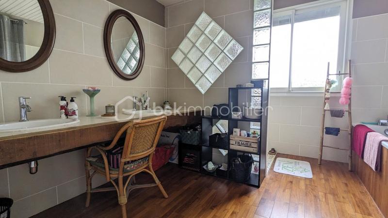 Maison traditionnelle - 203 m² - 7 pièces