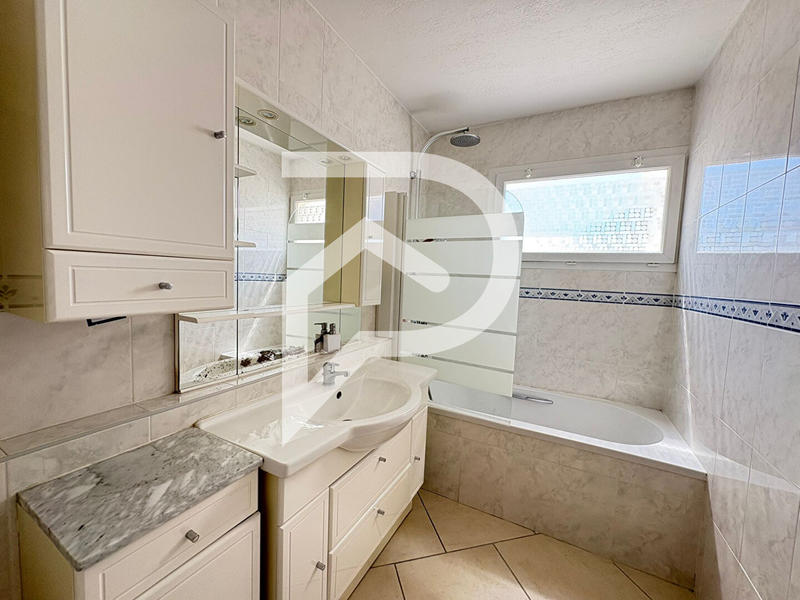 Appartement - 97 m² - 4 pièces