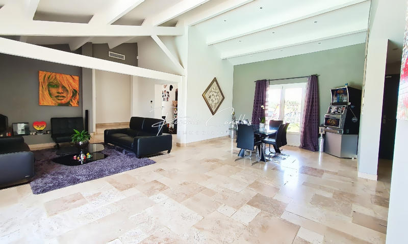 Villa - 216 m² - 7 pièces