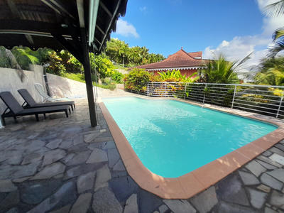 Maison - 240 m² - 9 pièces