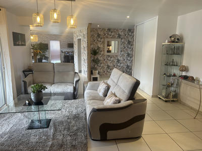 Maison - 180 m² - 8 pièces