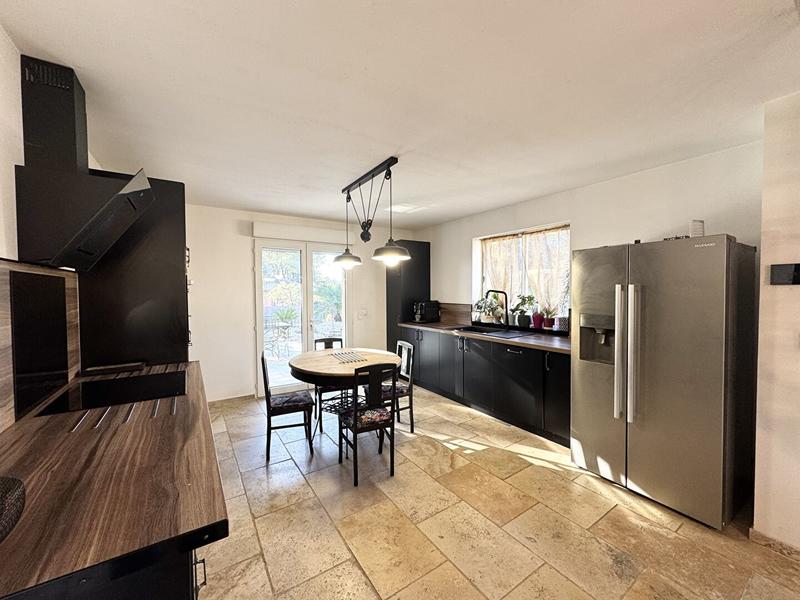 Villa - 243 m² - 7 pièces