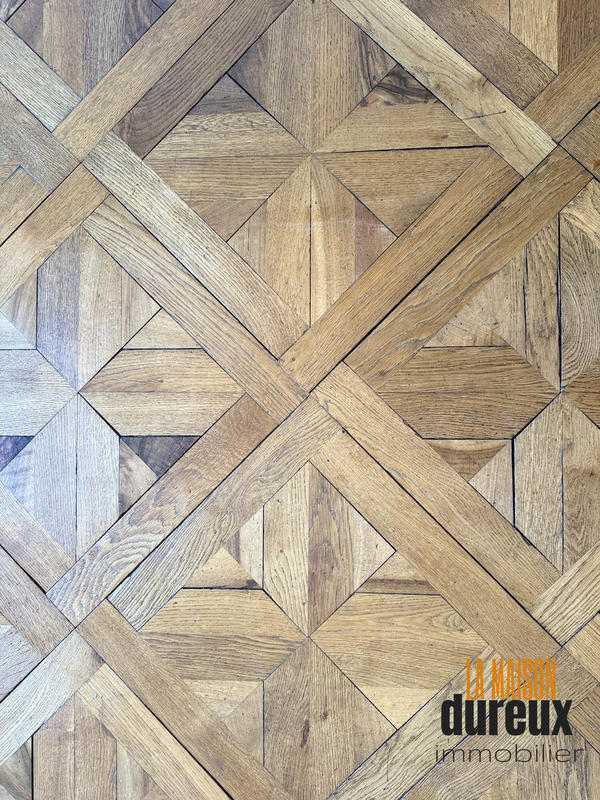 Maison - 310 m² - 12 pièces