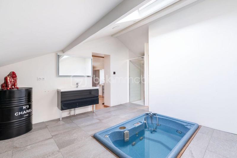 Maison - 178 m² - 6 pièces