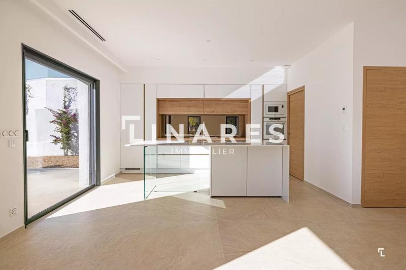 Maison - 234 m² - 7 pièces