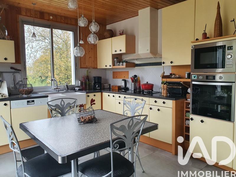 Maison - 220 m² - 8 pièces