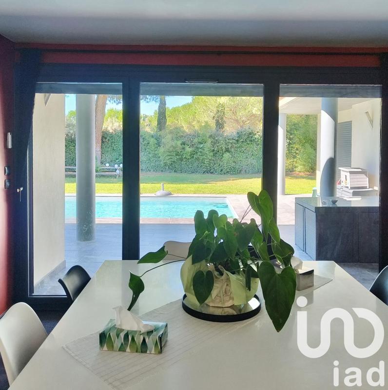 Maison - 252 m² - 9 pièces