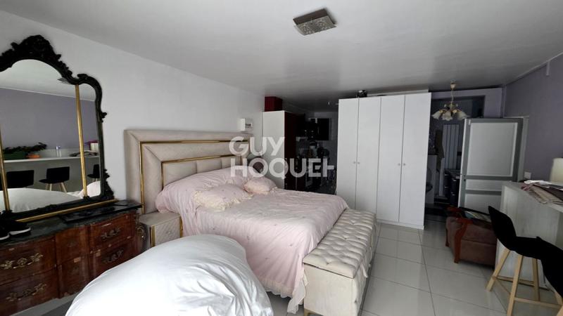 Maison - 275 m² - 12 pièces