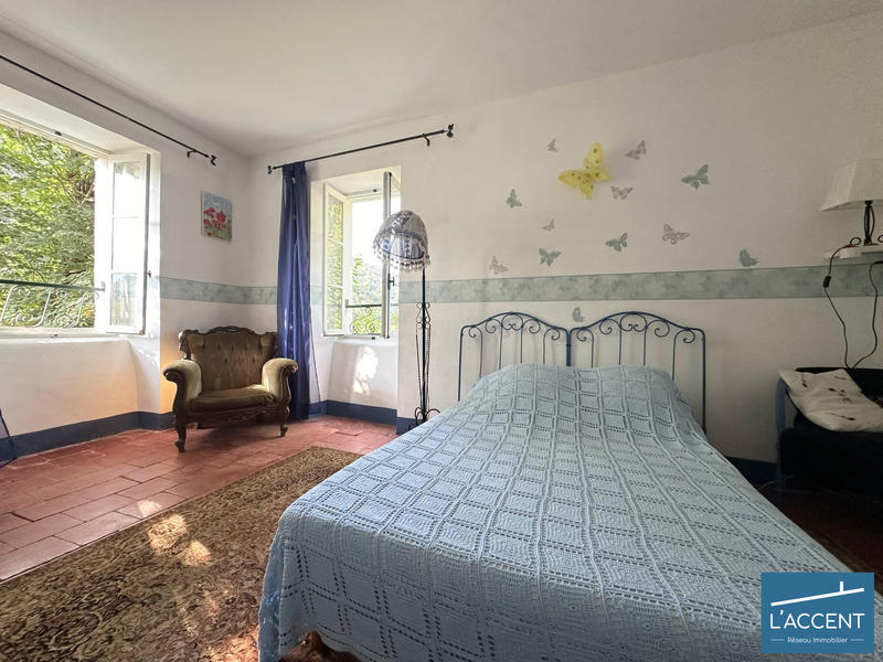 Maison - 325 m² - 14 pièces