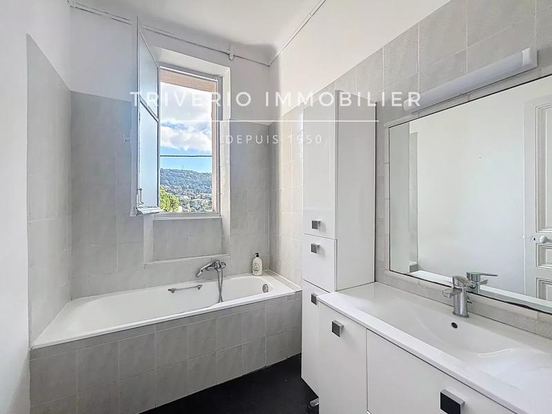 Appartement - 100 m² - 4 pièces