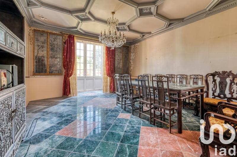 Maison - 240 m² - 8 pièces