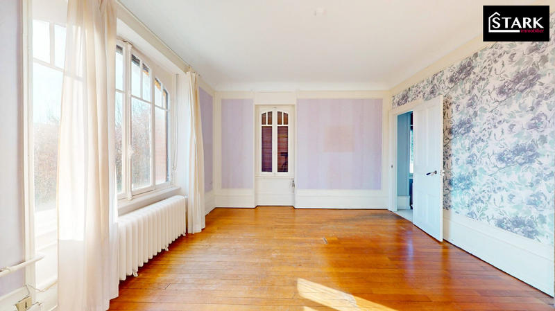 Maison - 274 m² - 10 pièces