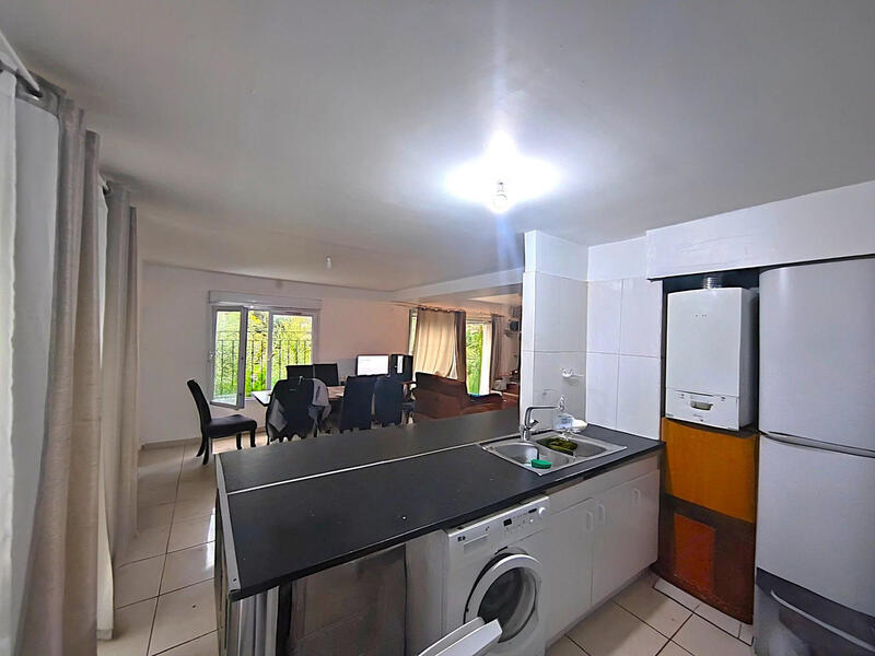 Maison - 300 m² - 16 pièces