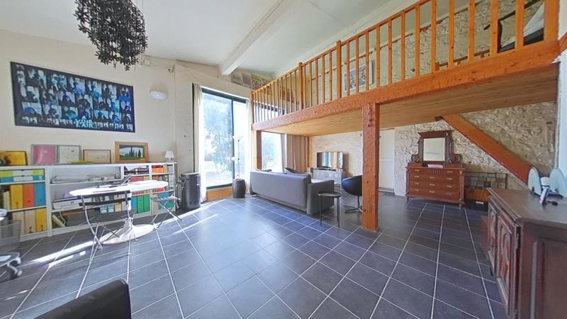 Maison - 402 m² - 16 pièces