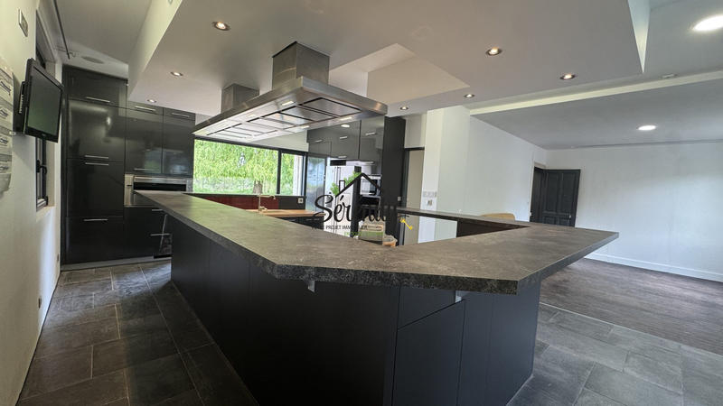 Maison - 169 m² - 8 pièces