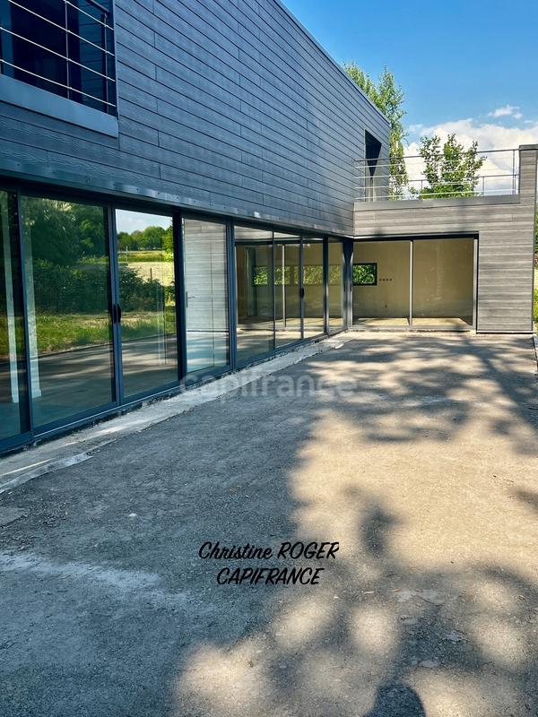 Maison - 268 m² - 8 pièces