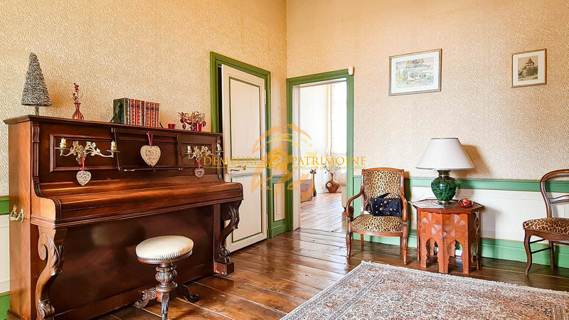 Maison - 217 m² - 11 pièces