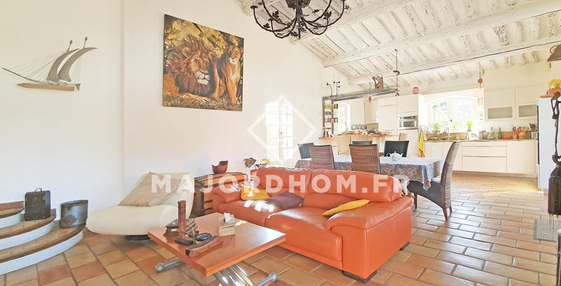 Maison - 330 m² - 8 pièces