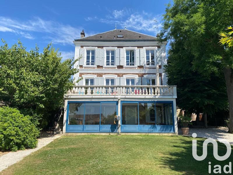 Maison - 233 m² - 8 pièces