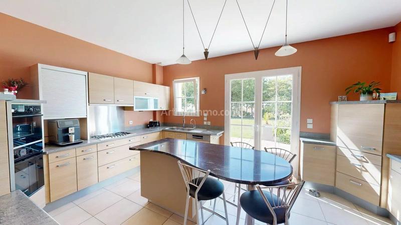 Maison - 308 m² - 9 pièces