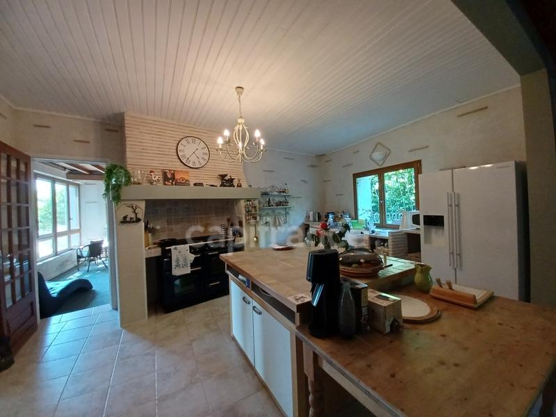 Maison - 370 m² - 11 pièces