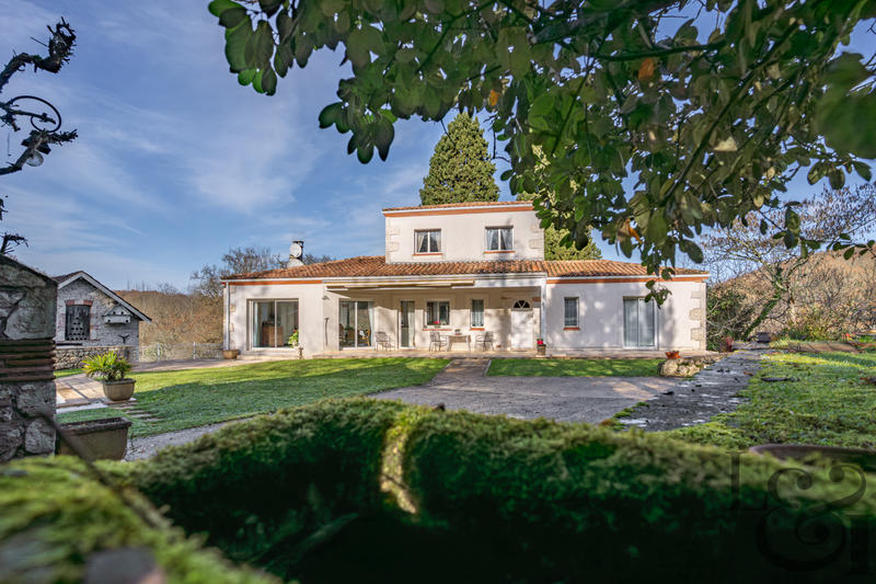 Maison - 196 m² - 6 pièces