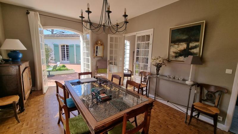 Maison - 233 m² - 8 pièces