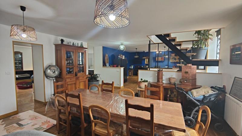 Maison - 361 m² - 8 pièces