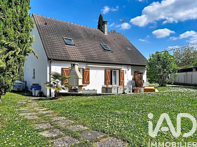 Maison - 95 m² - 5 pièces