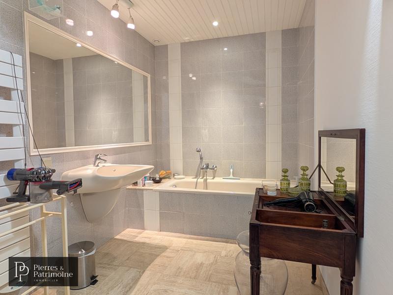 Propriété - 362 m² - 11 pièces