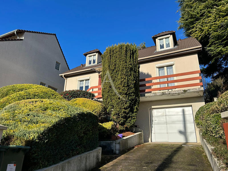 Maison - 135 m² - 8 pièces