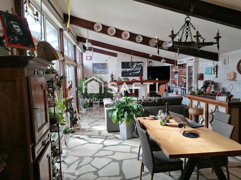 Maison - 233 m² - 9 pièces